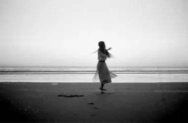 突然之间长了很多这样的 抓就痒 不抓就不痒 怎么回事