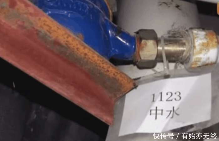 北京一租户喝了2年厕所水, 竟是房东把水管装