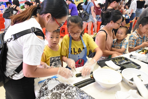 我市70名萌娃争当\＂美食小厨神\＂