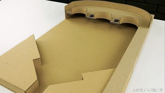 利用废弃材料制作三维弹球游戏机,重温曾经火