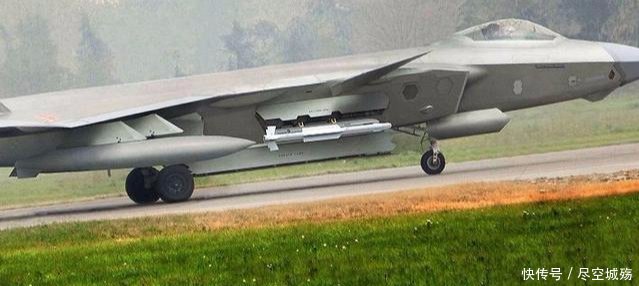 如果歼20导弹打完, 对手还没坠毁, 该如何是好