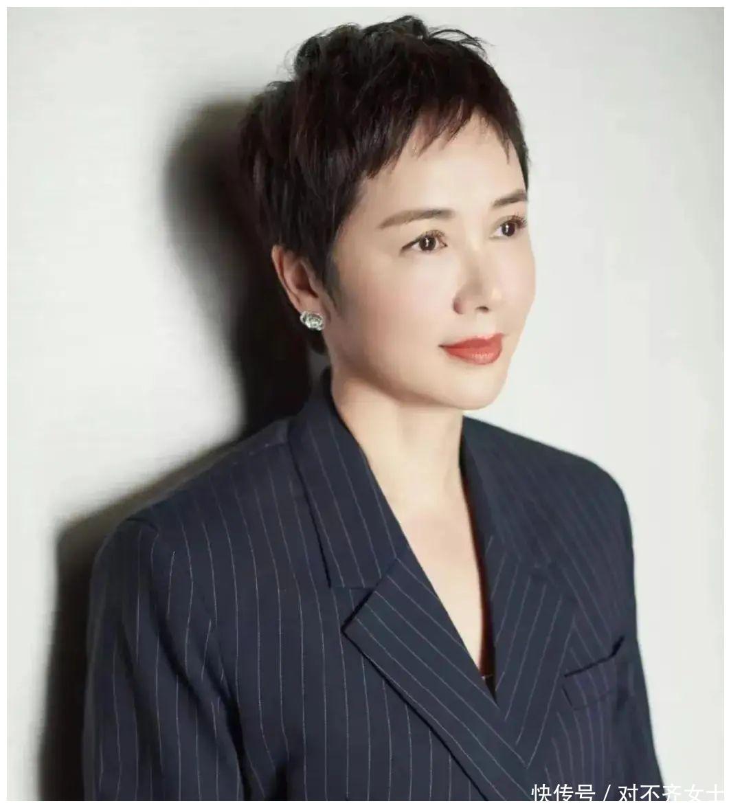蒋雯丽 演员蒋雯丽：一家三姐妹，姐姐比她还美，给马思纯1.2亿当嫁妆- 360娱乐