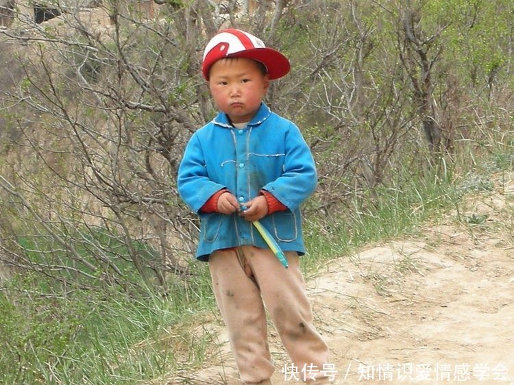 时隔三年与老公回家见父母,我看见一个孩子后