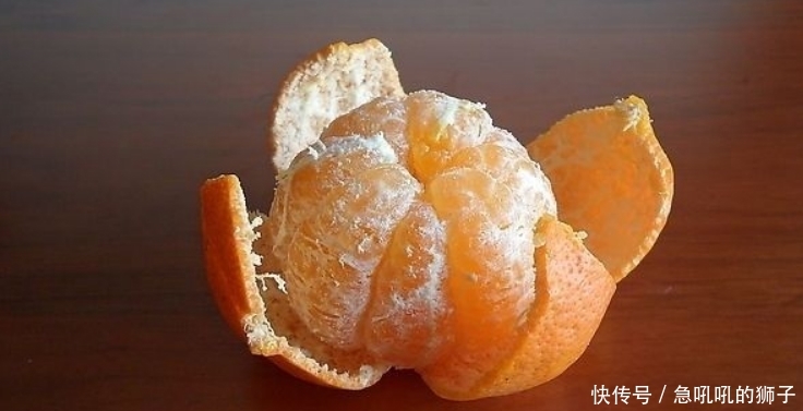 女人睡前把橘子皮贴在肚脐上,坚持7天,3件喜