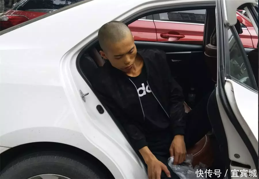 宜宾喝百草枯的19岁男子现状,嘴角溃烂,情况不