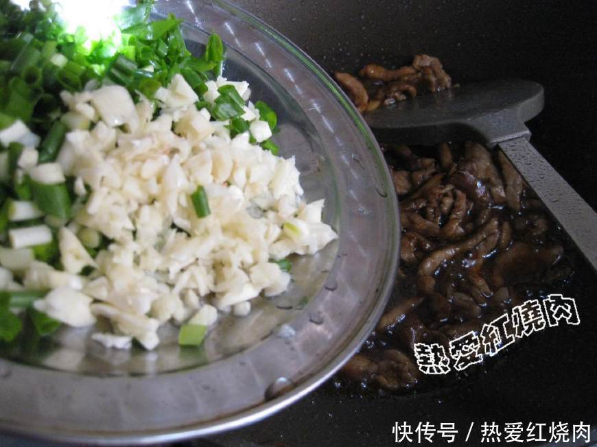 夏天我家爱吃这个菜，每次拌一大锅都能光盘，配米饭或卷饼都超赞