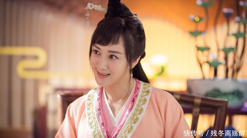 道17年的实力女星,意外被一只狗毁容,今合作杨