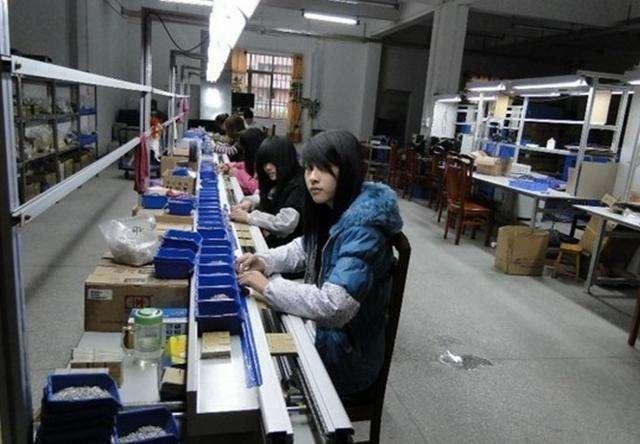 在富士康工作三年,都混成什么样了,现在一个月