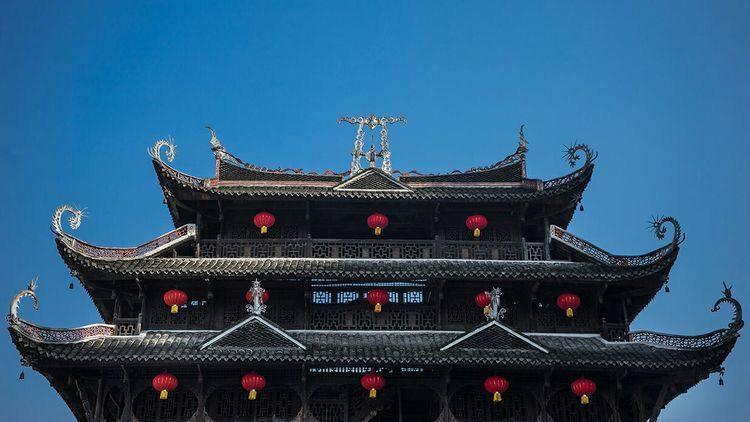 恩施:土家族古老的吊脚楼\/Lily