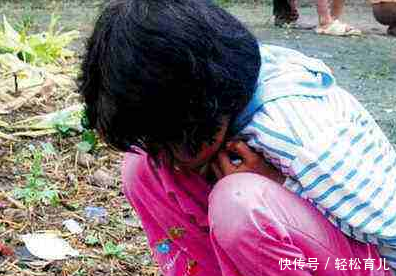 6岁女生一到下雨天就尿女孩,爸妈带她漫画做检医院裤子人的简单图片