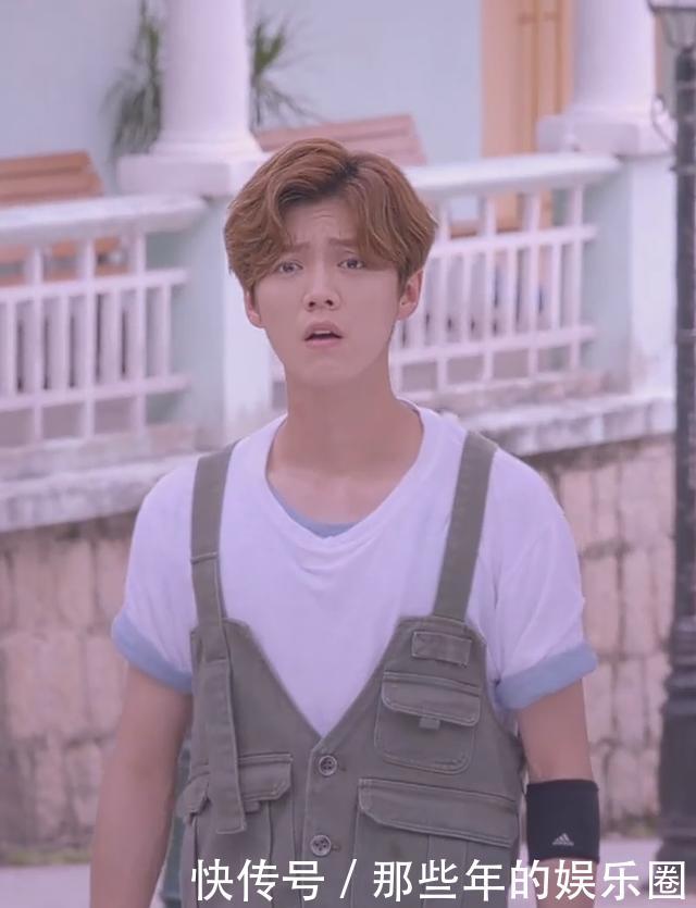 《甜蜜暴击》鹿晗游泳,衣服也穿太多了吧?网友