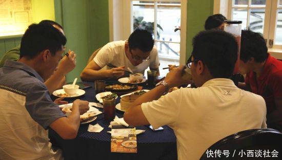 男子购彩中500万大奖花光积蓄请工友吃饭,第二