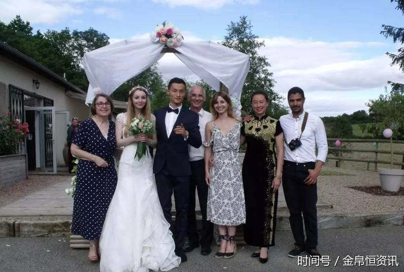其实不管娶的是洋媳妇还是中国媳妇,不管婚礼是在哪个国家举行,最