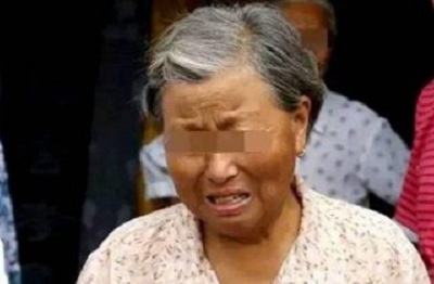 我坐月子婆婆送来两箱苹果,我妈要扔,打开箱子后全家愣住了