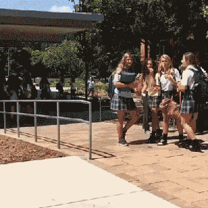 不仅尴尬,还扎心了,老铁