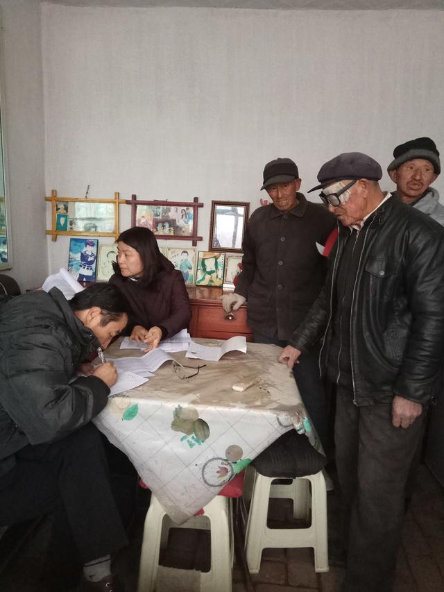 尚义县第二中学教师再次下乡精准扶贫