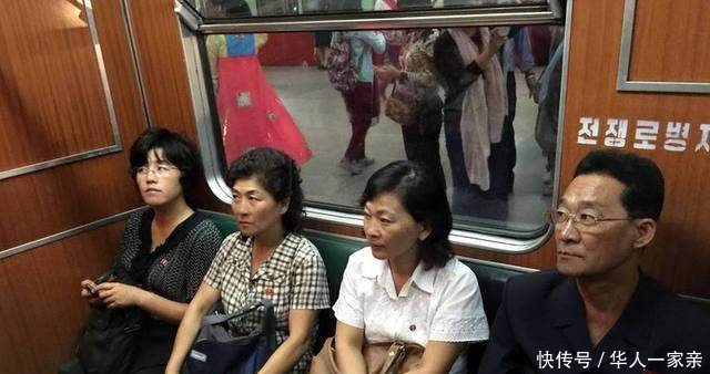 朝鲜民生纪实照市民坐地铁出行,妇女脏水沟洗