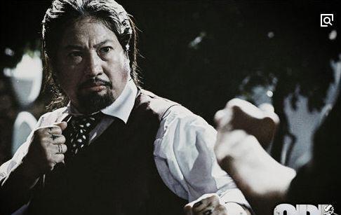 功夫明星的晚年生活让人心疼,李连杰受病痛折磨,他在领救济金