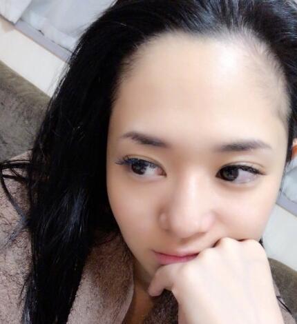 杨幂辛苦遮挡的发际线被黄子韬掀开,曾说没想