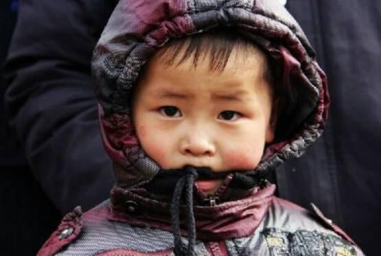 为什么农村孩子冬天有红脸蛋,城里小孩没有呢