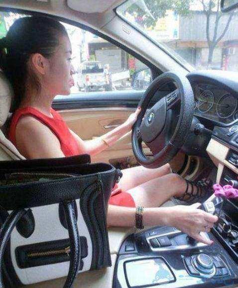 开心一笑:傍晚加班,女同事大喊:拜托,你能动一动吗?