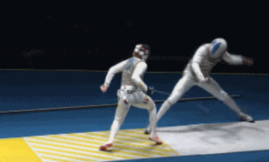 搞笑gif图:男孩鼓起勇气说:你能做我女友吗