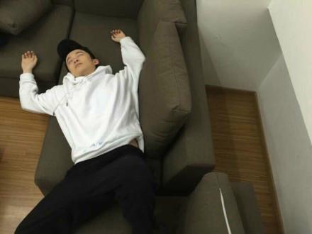 跟刘昊然相比张一山董子健矮到没朋友,那么王俊凯到底有多高? 跟刘昊然相比张一山董子健矮到没朋友,那么王俊凯到底有多高?