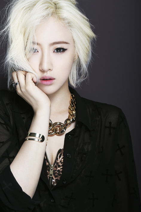 有哪位韩国女明星是短白发的