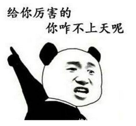 小伙男扮女装穿旗袍坐地铁, 一旁美女的举动却