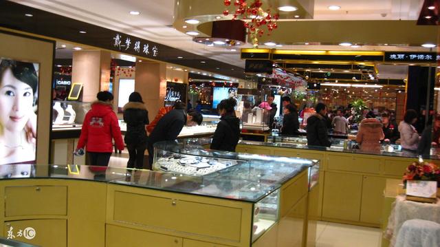 嫁女儿时狠要彩礼,没成想这高价彩礼却害苦了