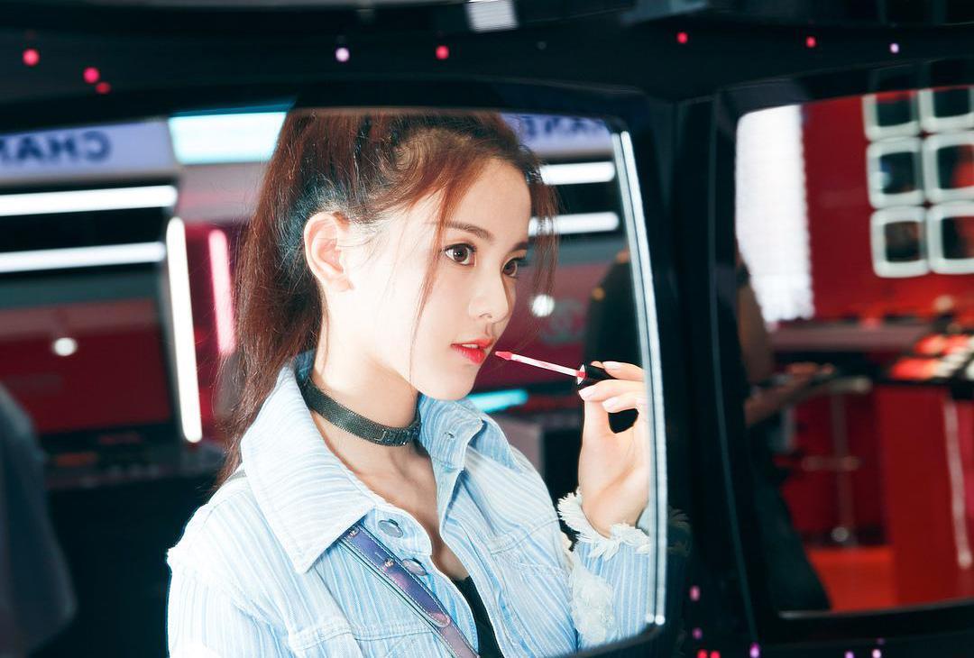 杨超越老板夸杨超越像张柏芝,网友:这是张柏芝