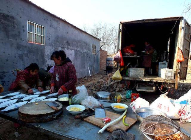 农村\＂食神\＂:做两个月吃一年，菜色非常好，价格实惠