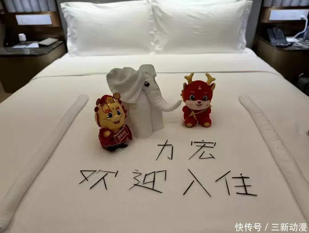王力宏带父母去三亚旅游，一家人同框书卷气十足，早餐曝光接地气 - 360娱乐，你开心就好