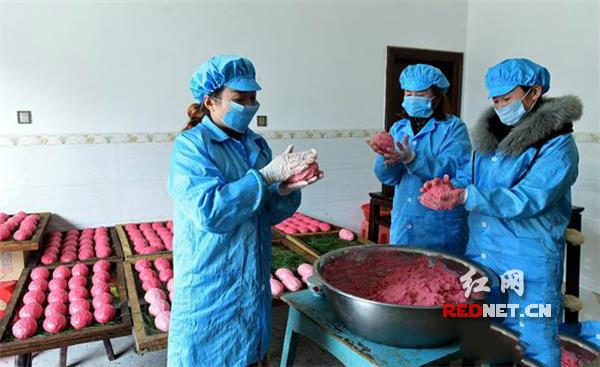 新春走基层|隆回三姐妹回乡创业 只为传承\"妈妈的味道\"