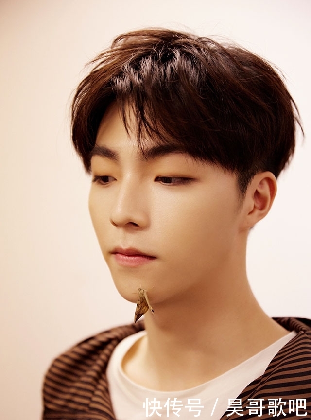 陈立农新年第一飞帅气亮相,农农献唱《幕后之