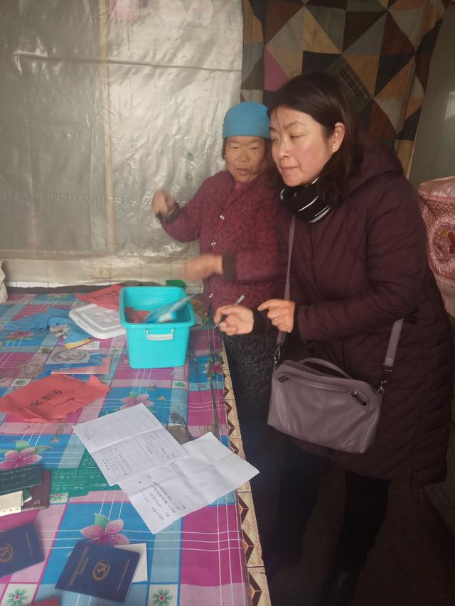 尚义县第二中学教师再次下乡精准扶贫