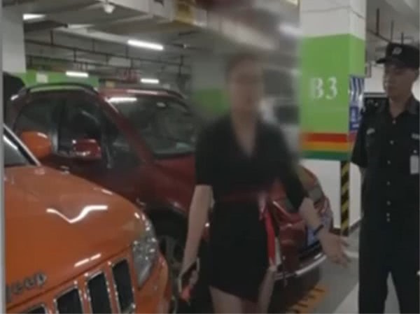 两女子因停车位产生纠纷 大打出手