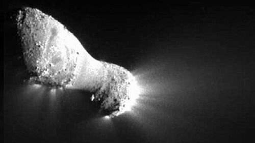 彗星上喷发出雪风暴的真正原因是什么?彗星之间也不是一样的?