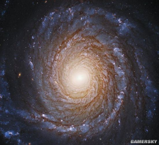 该星系盘深嵌在黑洞强大引力场中,从而导致星系盘的恒星光线发生了