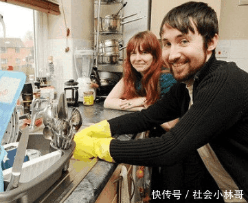 女子对水过敏无法接吻, 皮肤触水如火烧!