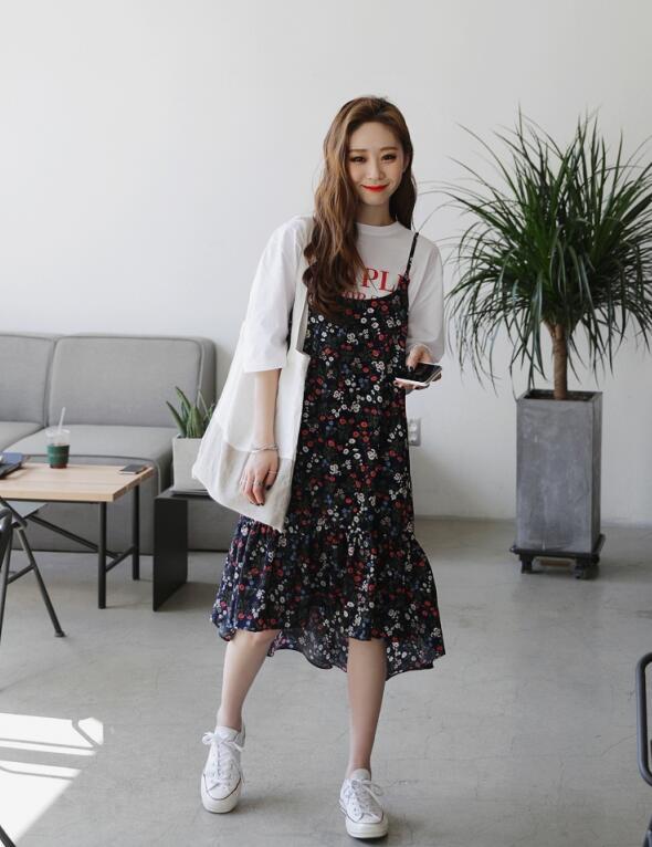 吊带碎花连衣裙怎么搭配 打造乖乖女形象