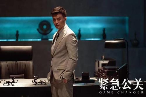电视剧《紧急公关》以公关为题材,服化道精致,故事真实带感,剧情不拖
