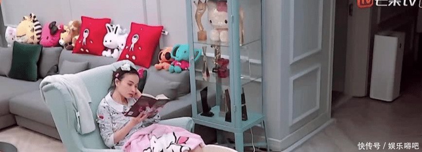 何炅说吴昕家里下不去脚, 看到饭桌上的化妆品