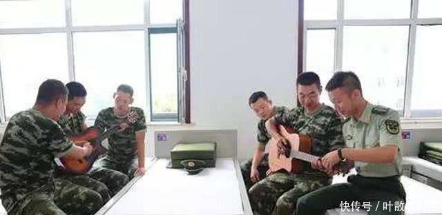 部队官兵弹吉他,指甲要怎么留才能学得快、演