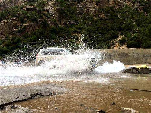 去西藏旅游一定要带整箱的矿泉水才行?