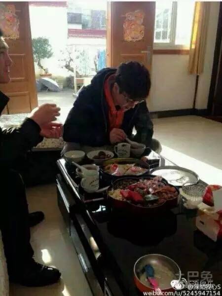 罗晋扛锄头易烊千玺钓鱼 明星回农村老家接地气