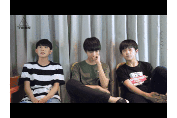 tfboys是中国青少年偶像团体,由王俊凯,王源,易烊千玺三位成员组成.