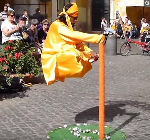 那个依靠木棍让人浮在空中的印度魔术叫什么_