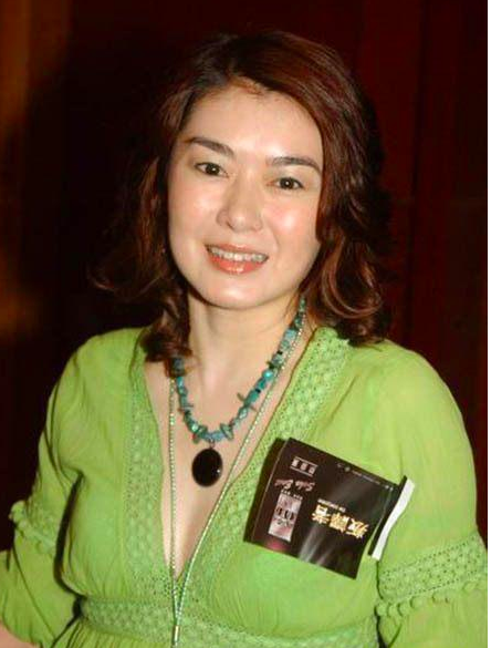她曾艳压李嘉欣却患抑郁症自残，如今44岁为保容颜整容险丧命！