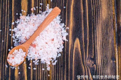 脸上长痘因为螨虫?3个信号别忽视,用1方法洗很